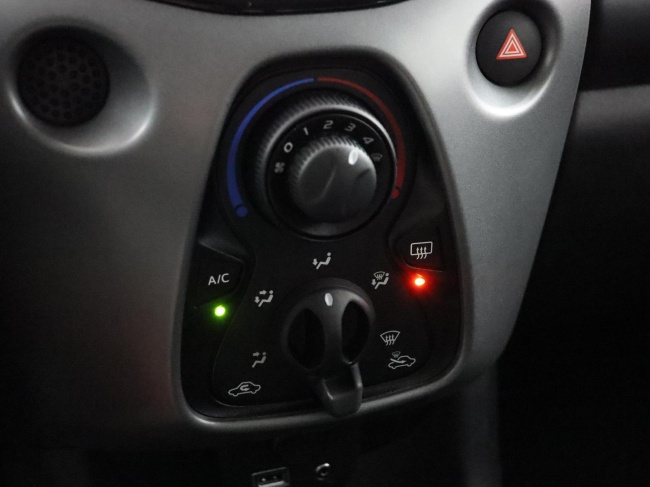 Toyota Aygo - 1.0 VVT-i x-play