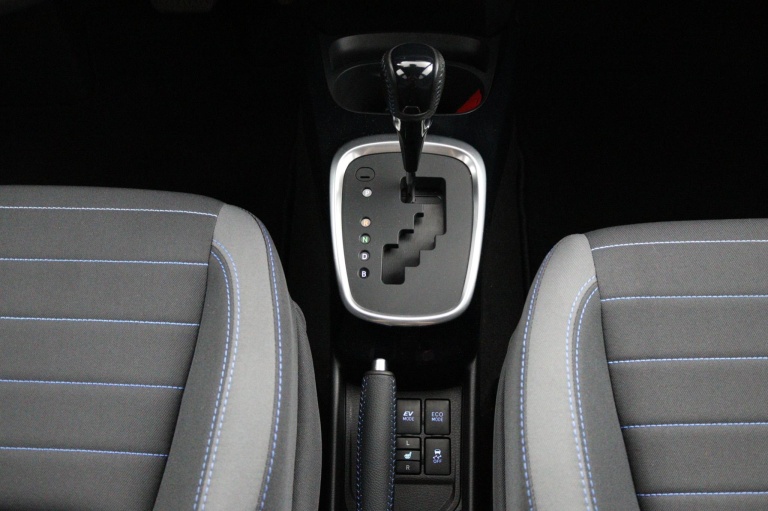 Toyota Yaris - 1.5 Hybrid Bi-Tone 20