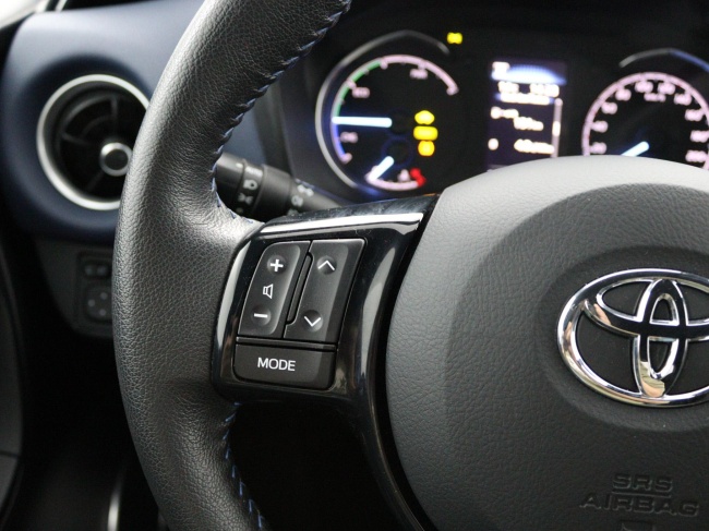 Toyota Yaris - 1.5 Hybrid Bi-Tone