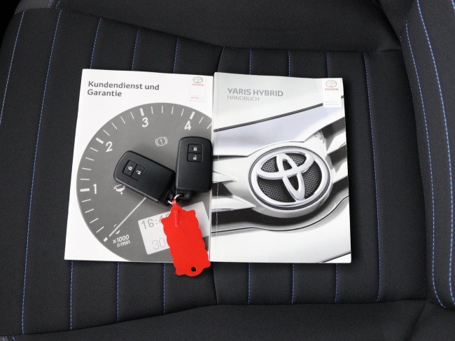 Toyota Yaris - 1.5 Hybrid Bi-Tone