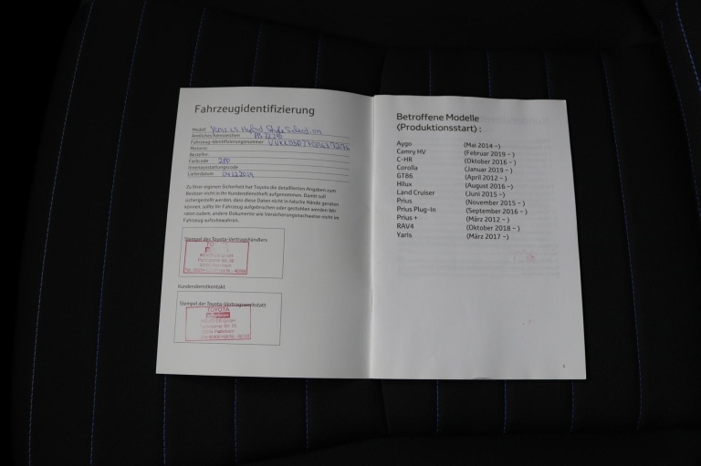 Toyota Yaris - 1.5 Hybrid Bi-Tone 29