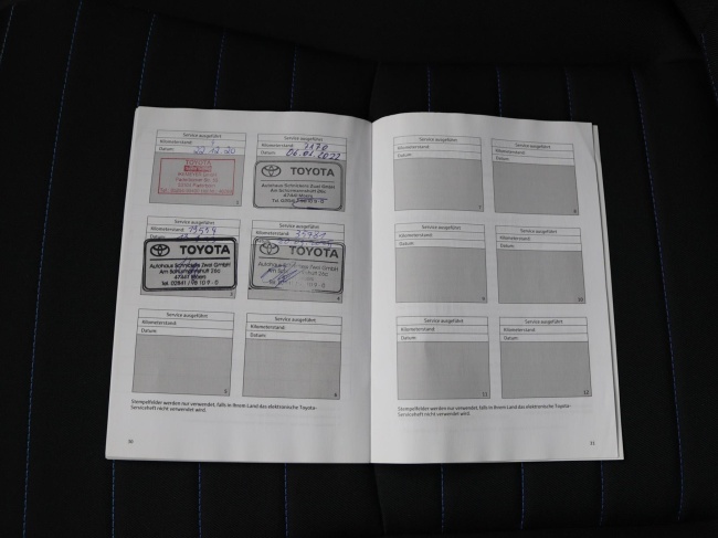 Toyota Yaris - 1.5 Hybrid Bi-Tone