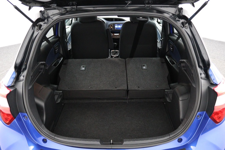 Toyota Yaris - 1.5 Hybrid Bi-Tone 33