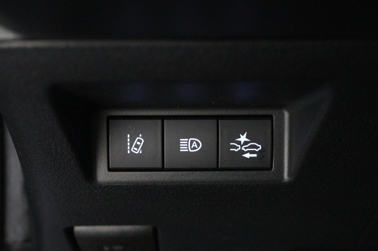 Toyota Yaris - 1.5 Hybrid Bi-Tone 36