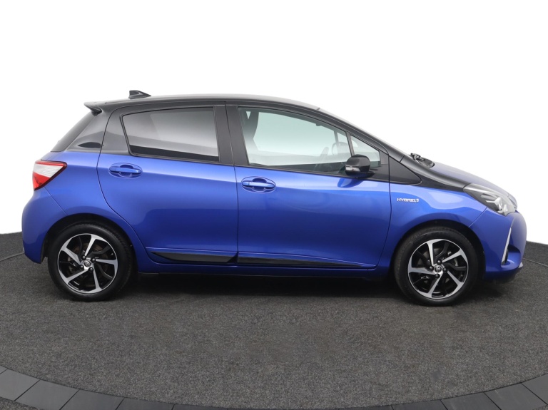 Toyota Yaris - 1.5 Hybrid Bi-Tone 6