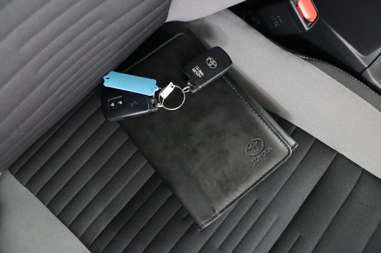 Toyota Auris - 1.8 Hybrid Now 11