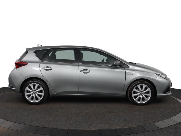 Toyota Auris - 1.8 Hybrid Now 13