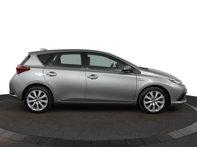 Toyota Auris - 1.8 Hybrid Now
