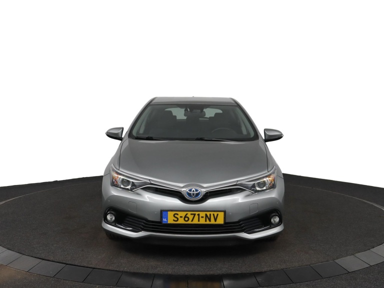 Toyota Auris - 1.8 Hybrid Now 16
