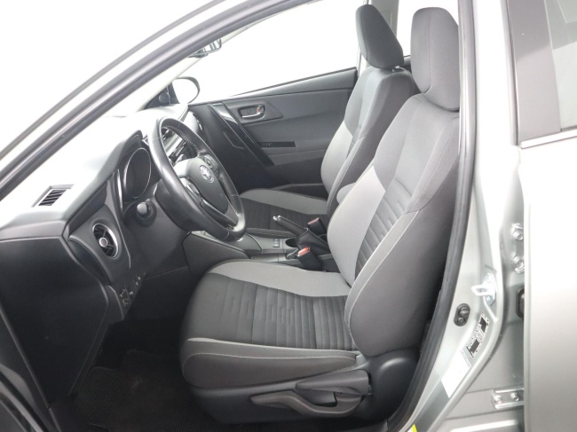 Toyota Auris - 1.8 Hybrid Now