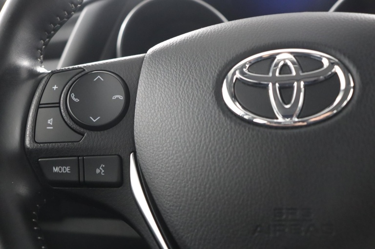 Toyota Auris - 1.8 Hybrid Now 19