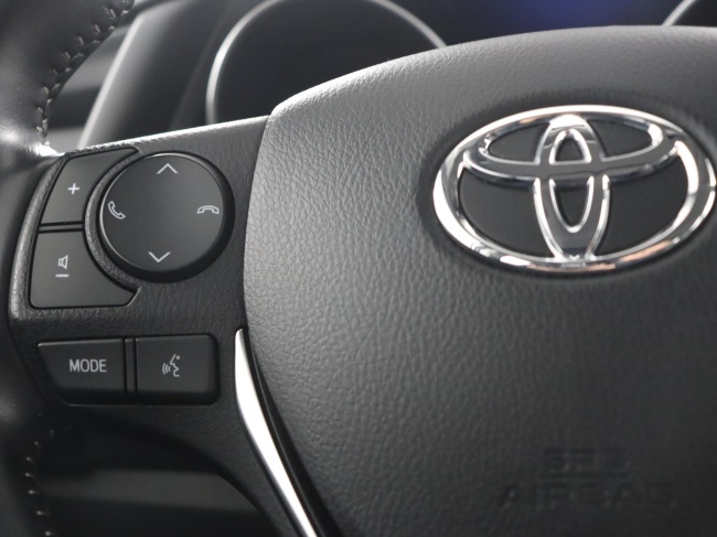 Toyota Auris - 1.8 Hybrid Now