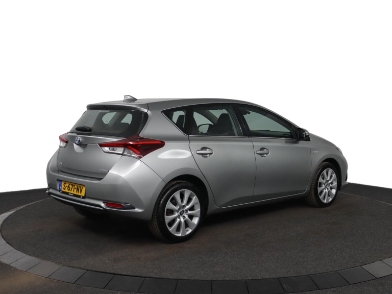 Toyota Auris - 1.8 Hybrid Now 2
