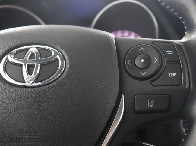 Toyota Auris - 1.8 Hybrid Now