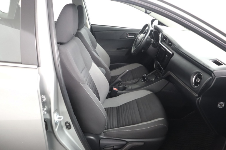 Toyota Auris - 1.8 Hybrid Now 22