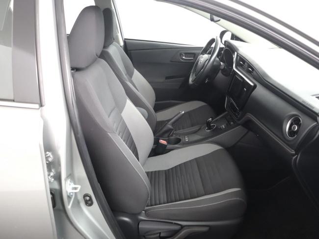 Toyota Auris - 1.8 Hybrid Now