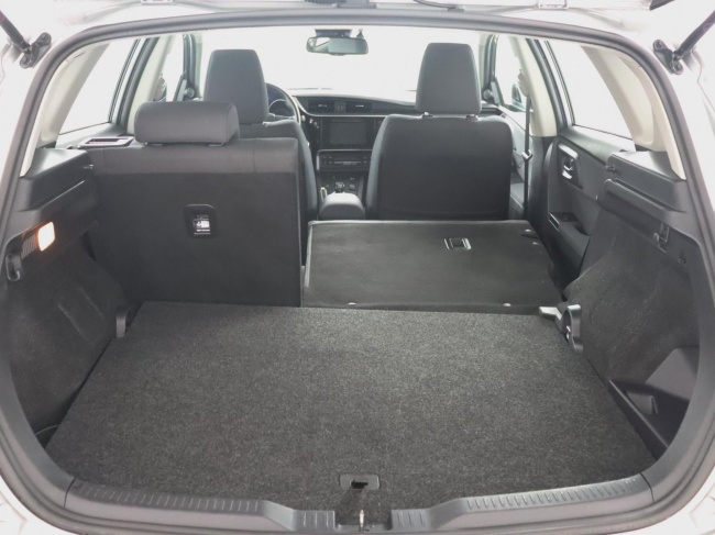 Toyota Auris - 1.8 Hybrid Now