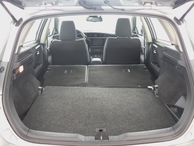 Toyota Auris - 1.8 Hybrid Now