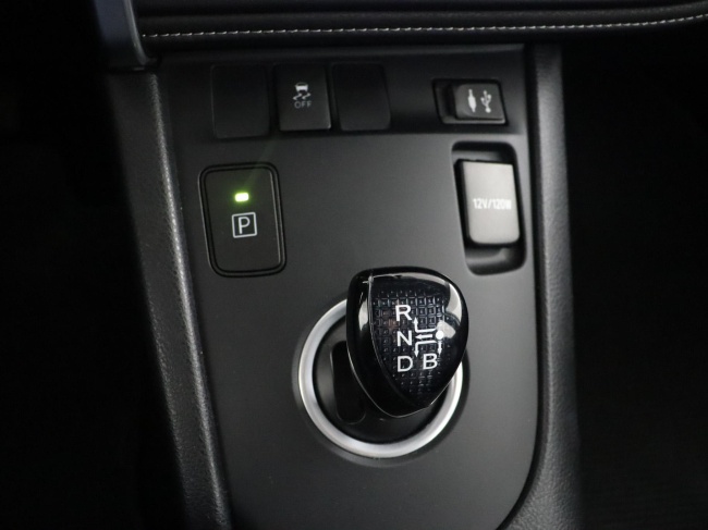 Toyota Auris - 1.8 Hybrid Now