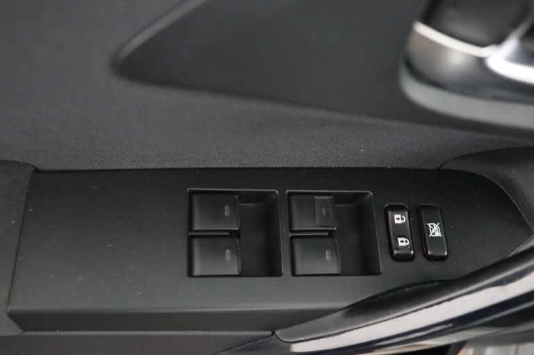 Toyota Auris - 1.8 Hybrid Now 29