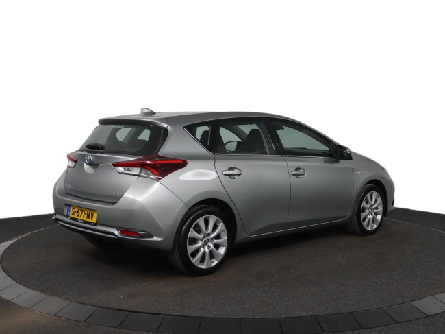 Toyota Auris - 1.8 Hybrid Now