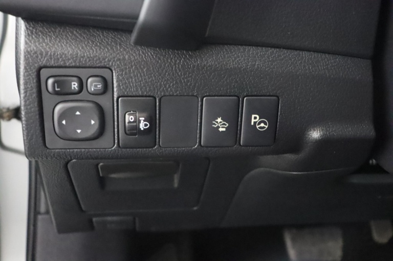 Toyota Auris - 1.8 Hybrid Now 30