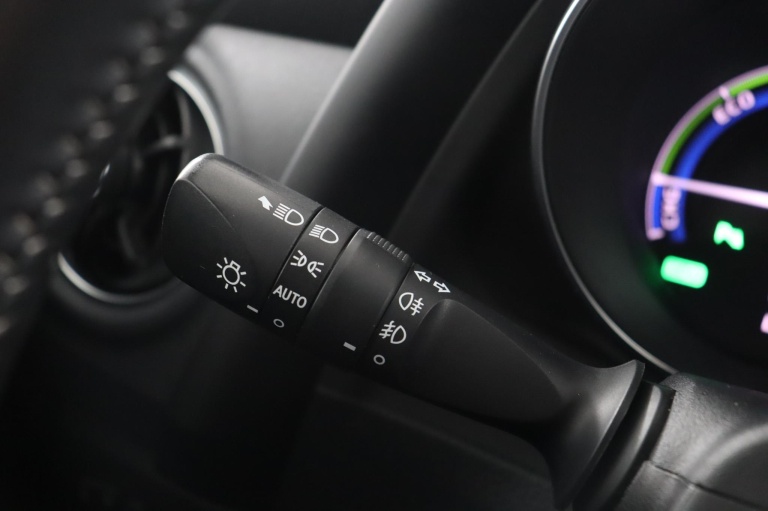 Toyota Auris - 1.8 Hybrid Now 31