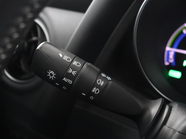 Toyota Auris - 1.8 Hybrid Now