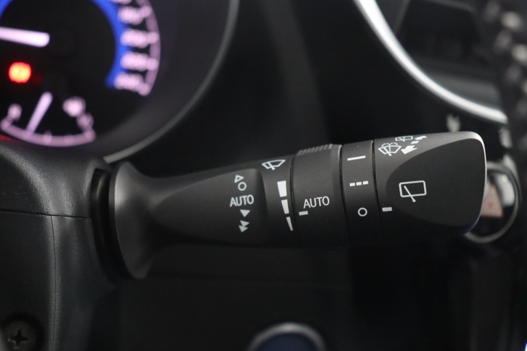 Toyota Auris - 1.8 Hybrid Now 32