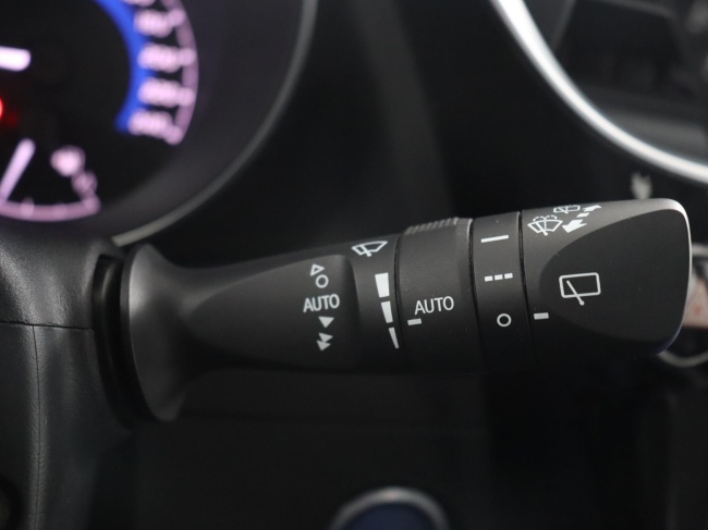 Toyota Auris - 1.8 Hybrid Now