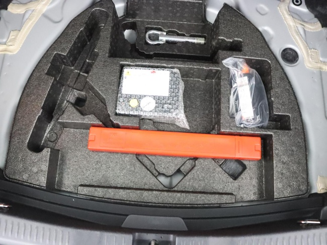 Toyota Auris - 1.8 Hybrid Now