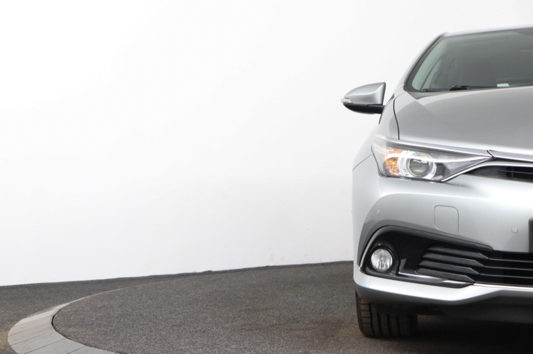 Toyota Auris - 1.8 Hybrid Now 36