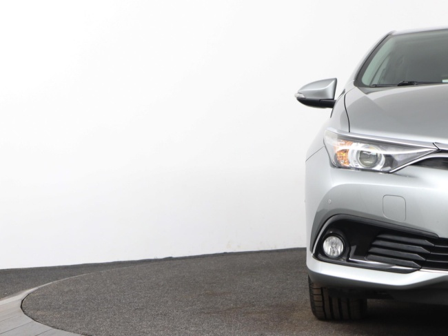 Toyota Auris - 1.8 Hybrid Now