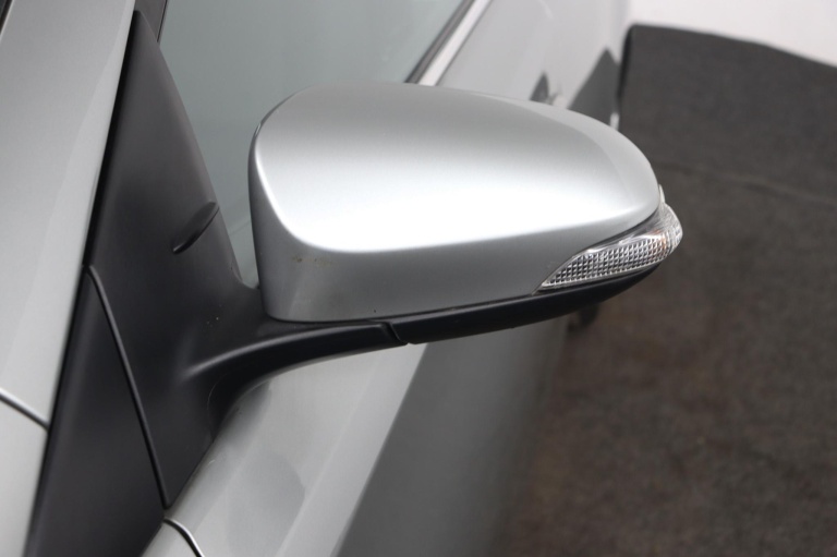 Toyota Auris - 1.8 Hybrid Now 37