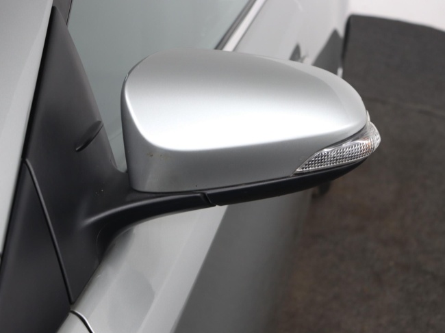 Toyota Auris - 1.8 Hybrid Now