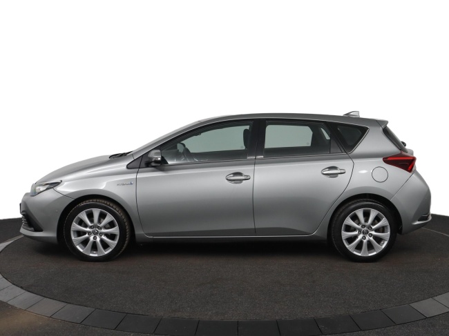 Toyota Auris - 1.8 Hybrid Now