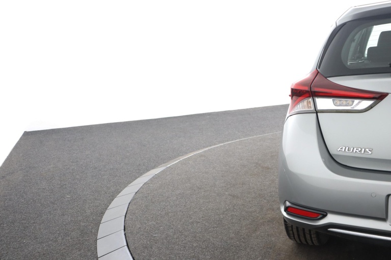 Toyota Auris - 1.8 Hybrid Now 41