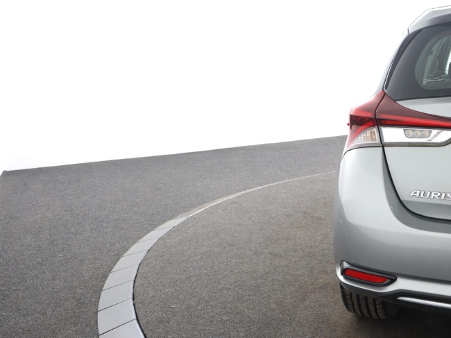 Toyota Auris - 1.8 Hybrid Now