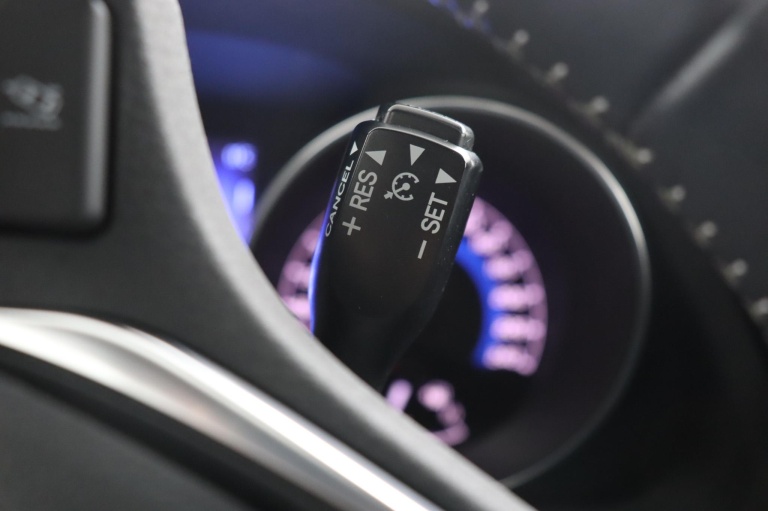 Toyota Auris - 1.8 Hybrid Now 46