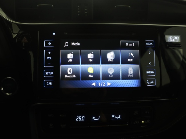 Toyota Auris - 1.8 Hybrid Now