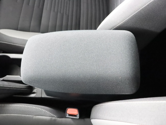 Toyota Auris - 1.8 Hybrid Now