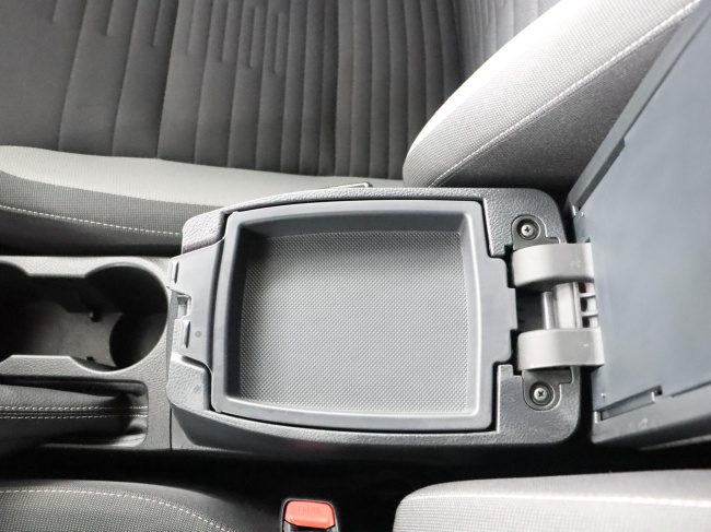 Toyota Auris - 1.8 Hybrid Now