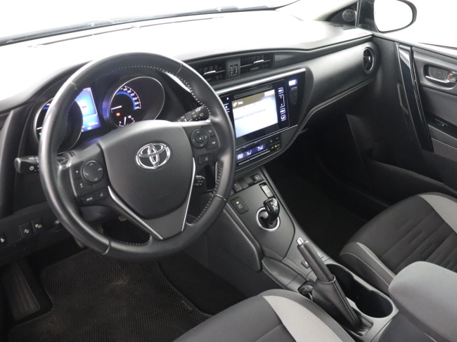 Toyota Auris - 1.8 Hybrid Now
