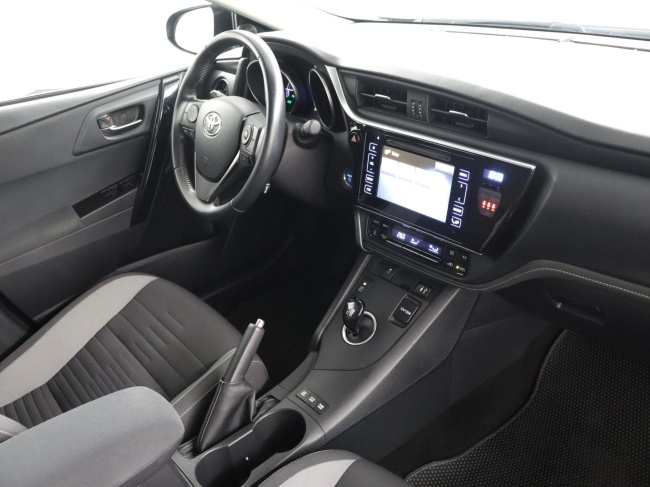 Toyota Auris - 1.8 Hybrid Now