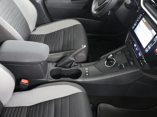 Toyota Auris - 1.8 Hybrid Now