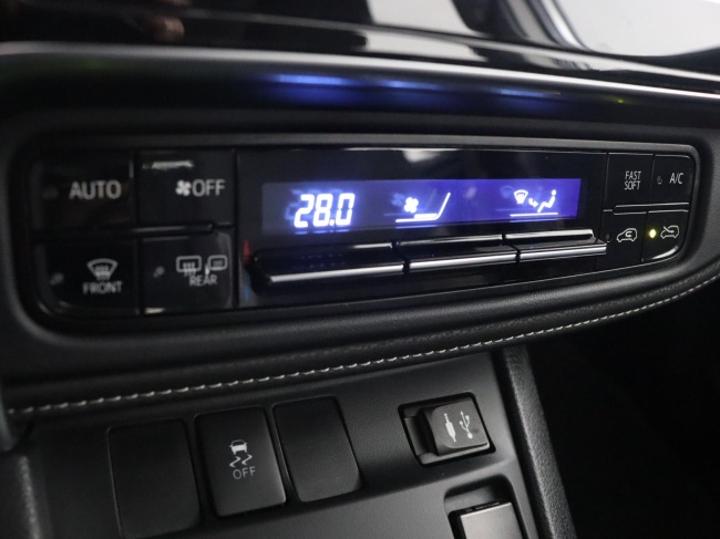 Toyota Auris - 1.8 Hybrid Now