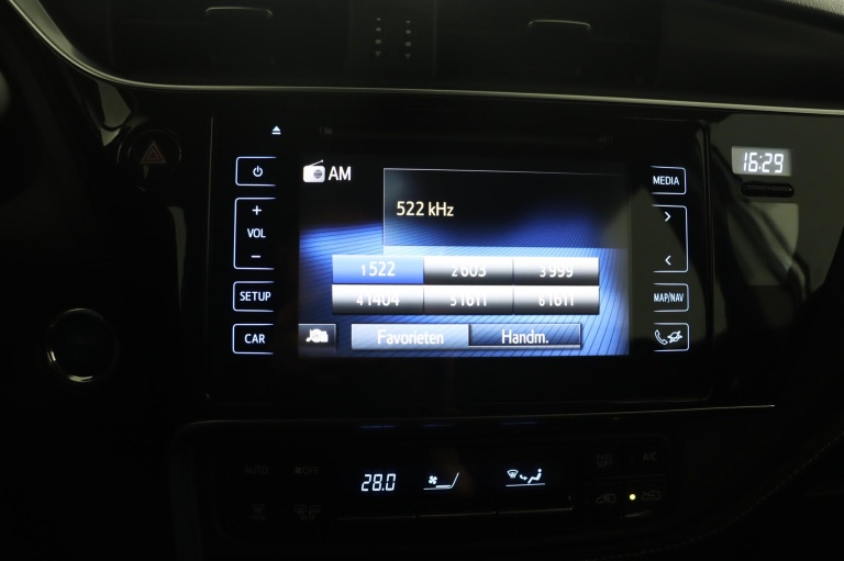 Toyota Auris - 1.8 Hybrid Now 8