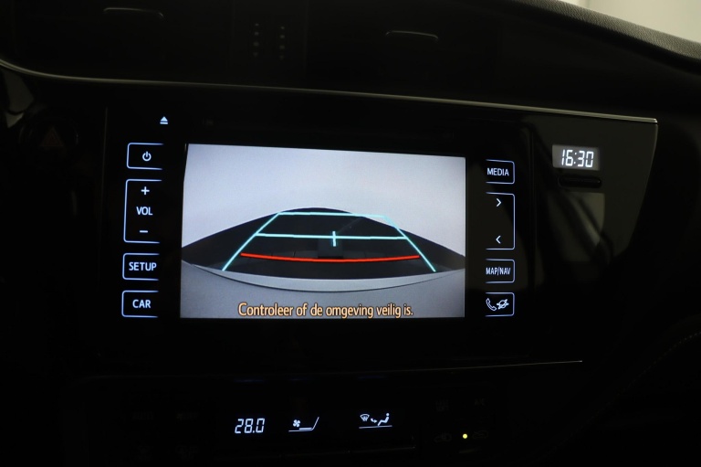 Toyota Auris - 1.8 Hybrid Now 9