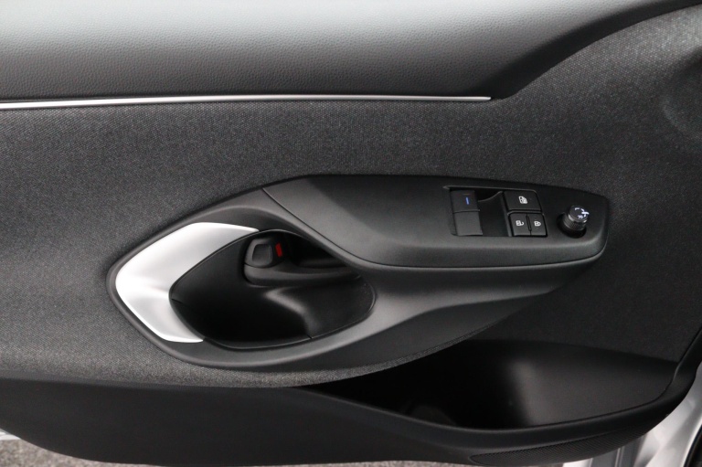 Toyota Yaris - 1.5 Hybrid Active 27