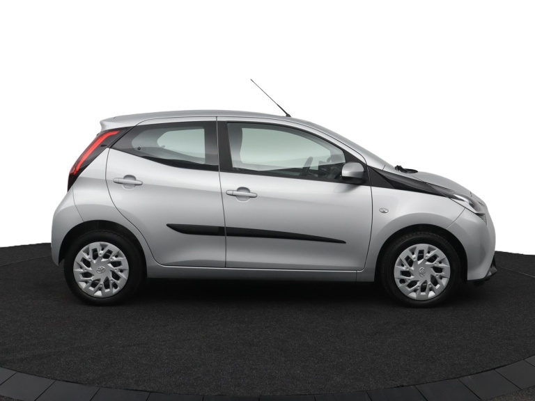 Toyota Aygo - 1.0 VVT-i x-play 13